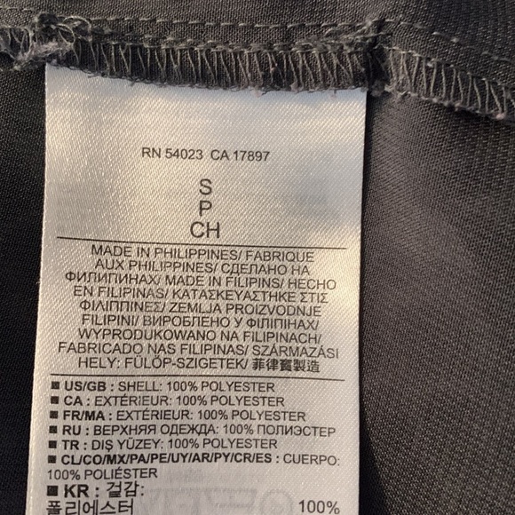 Banana Republic Factory Snakeskin V Neck Sleeveless Top - Picture 12 of 12